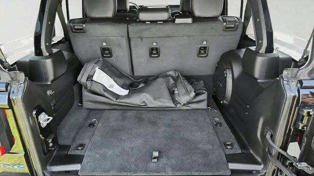 Used 2024 Jeep Wrangler High Altitude AWD/4WD image 21