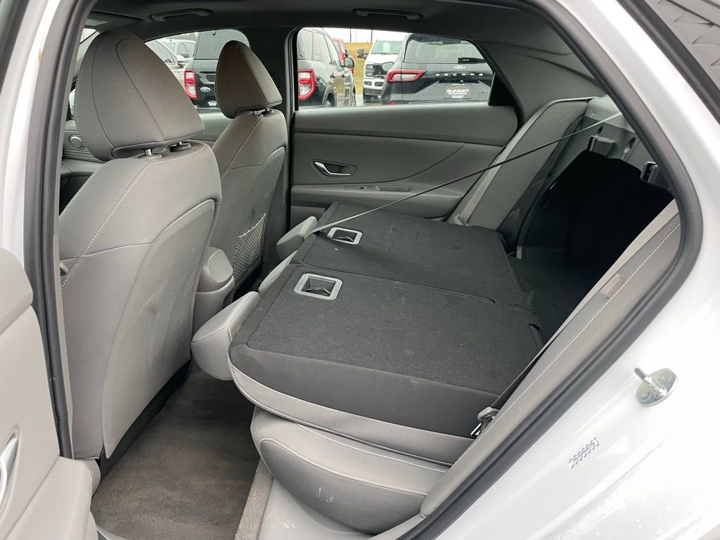 Used 2025 Hyundai Elantra SEL FWD image 52