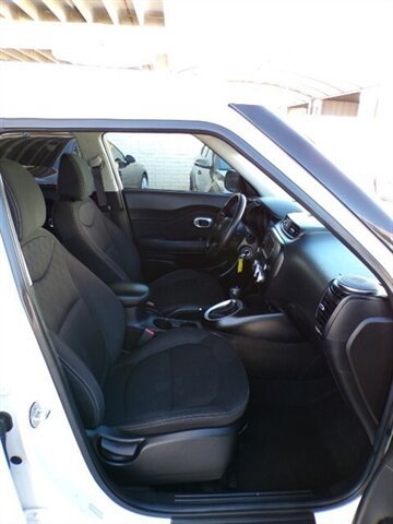 Used 2018 Kia Soul FWD image 27
