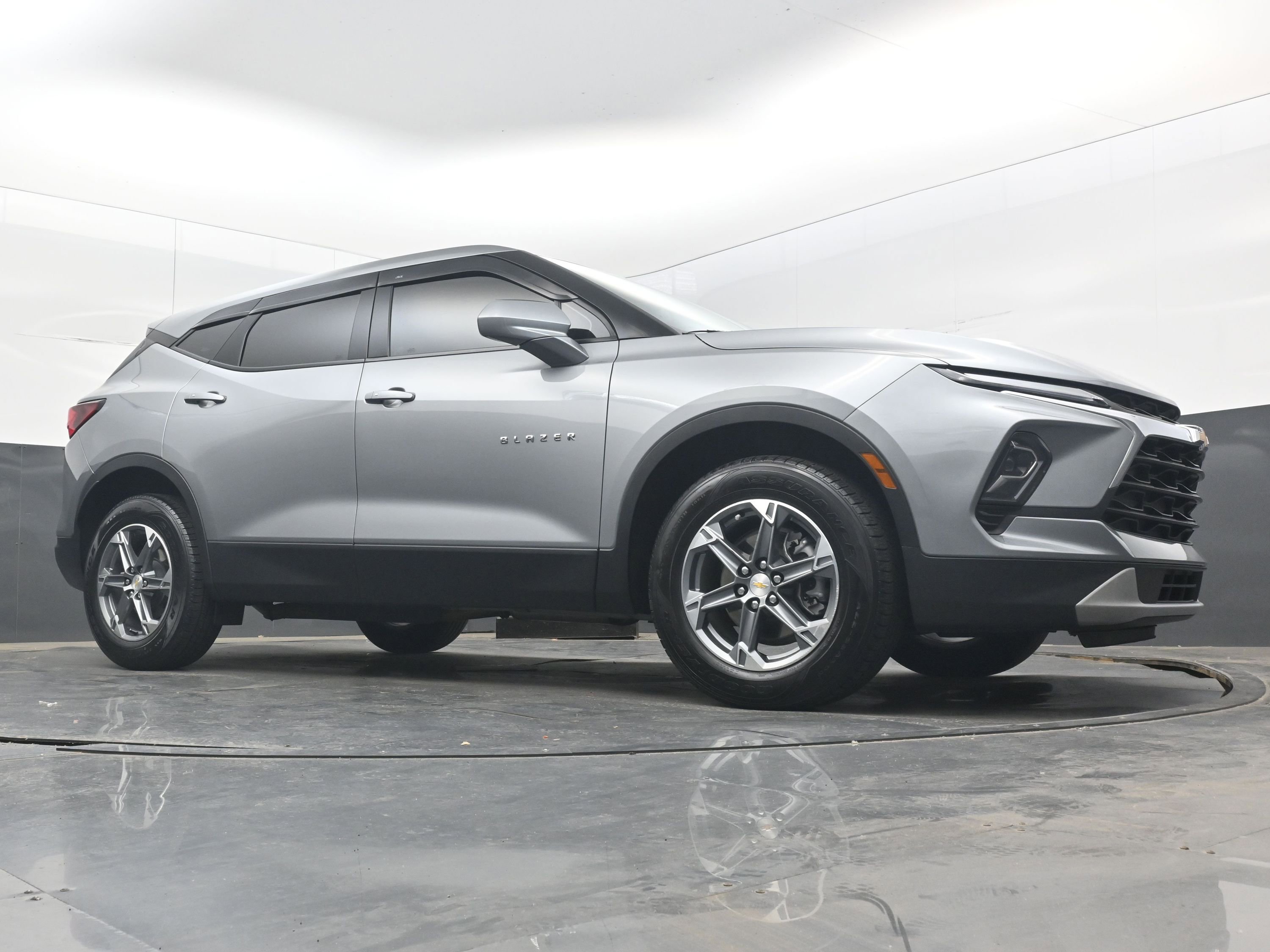 Used 2023 Chevrolet Blazer LT FWD image 24