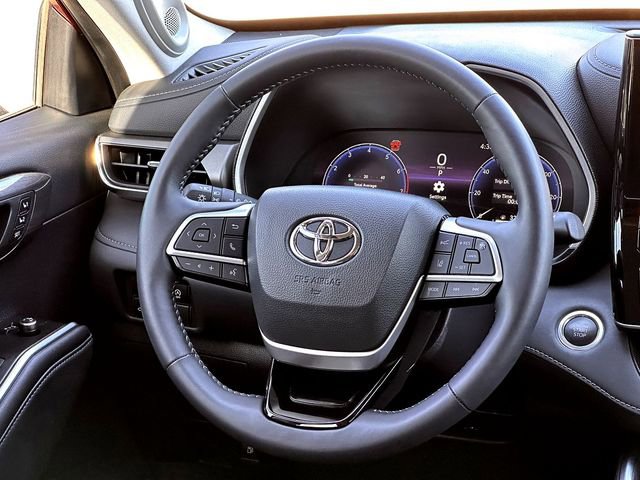 New 2025 Toyota Highlander Limited image 24
