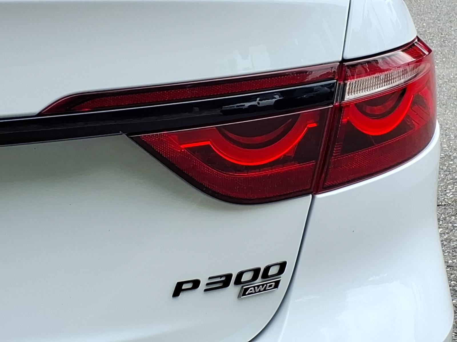 Certified 2022 Jaguar XF R-Dynamic SE AWD/4WD image 19