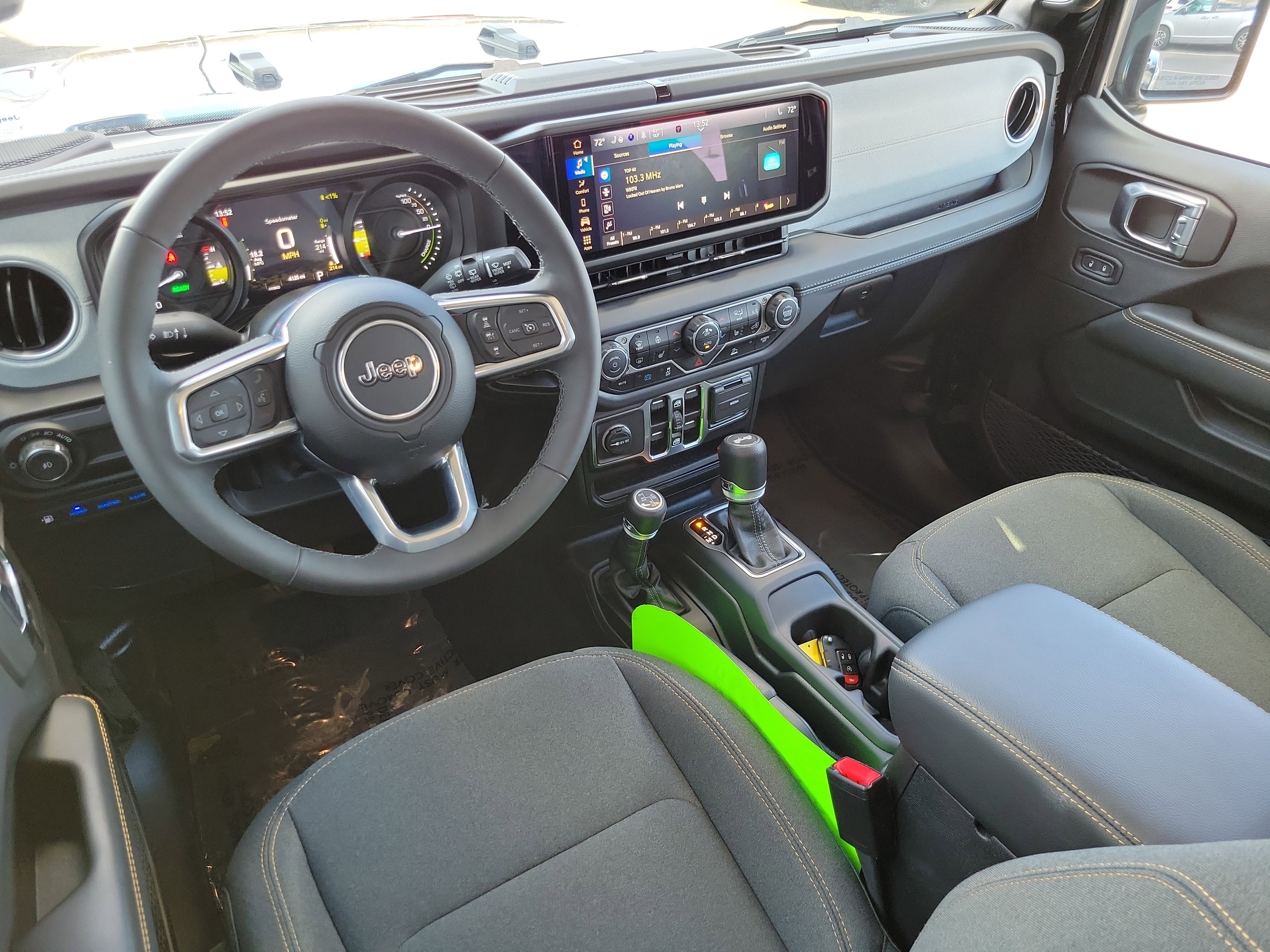 Used 2025 Jeep Wrangler Unlimited Sahara image 18