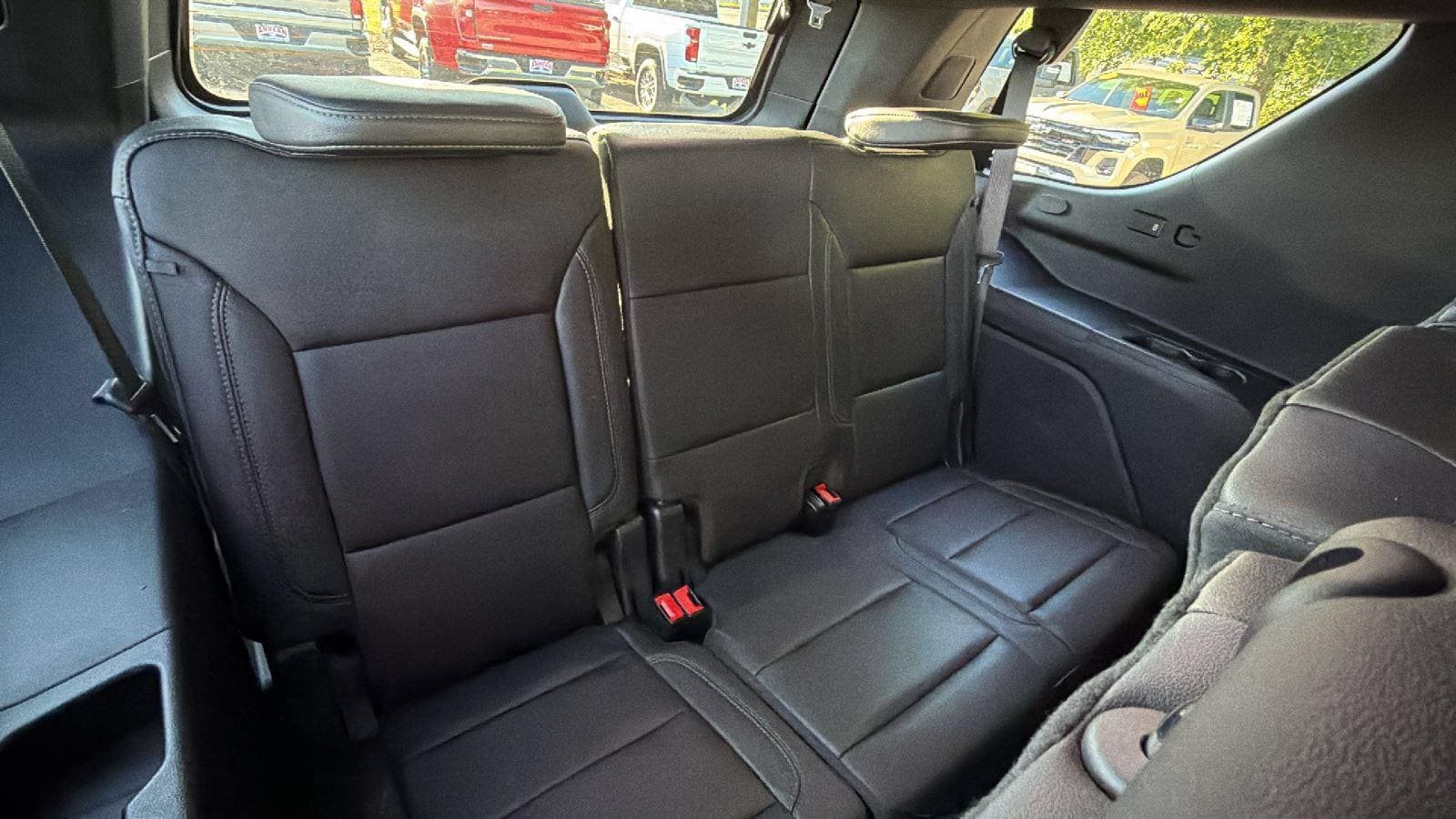 Used 2023 Chevrolet Tahoe Z71 w/ Luxury Package AWD/4WD image 23