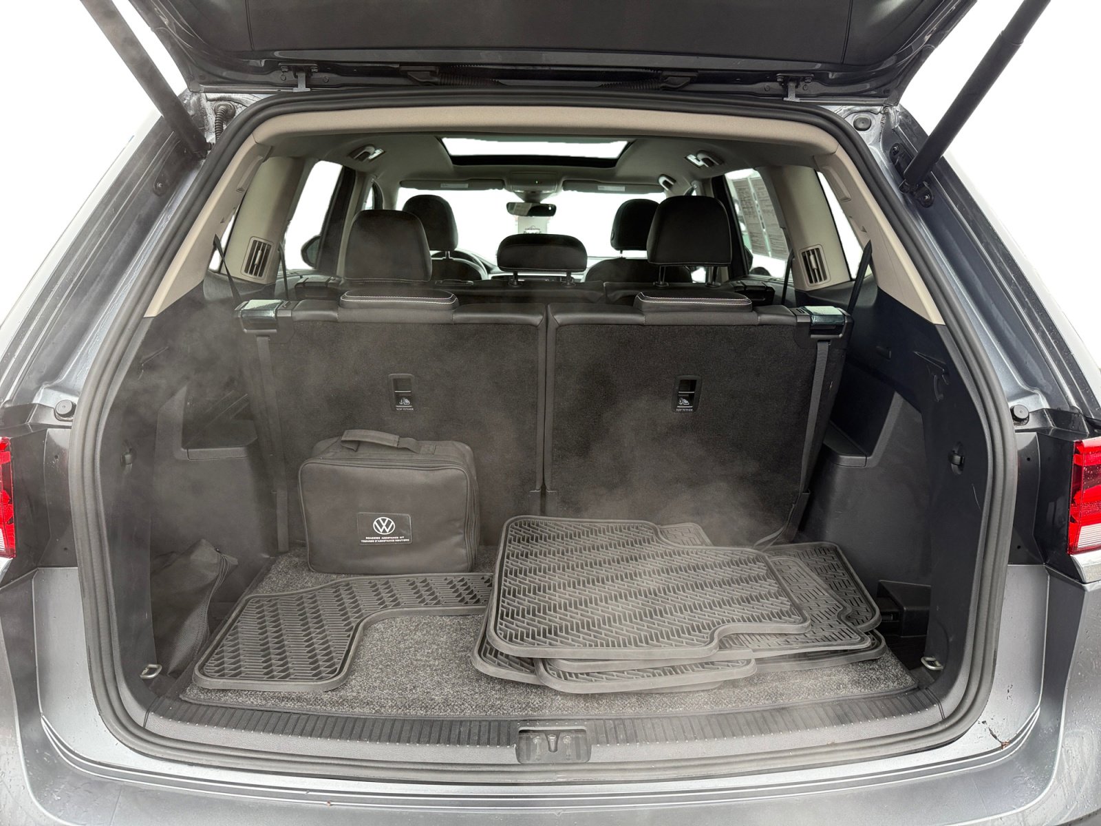 Used 2023 Volkswagen Atlas SEL Premium image 17