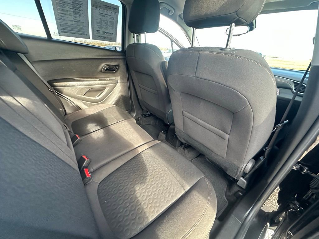 Used 2022 Chevrolet Trax LS w/ Tint and Cruise Package image 29