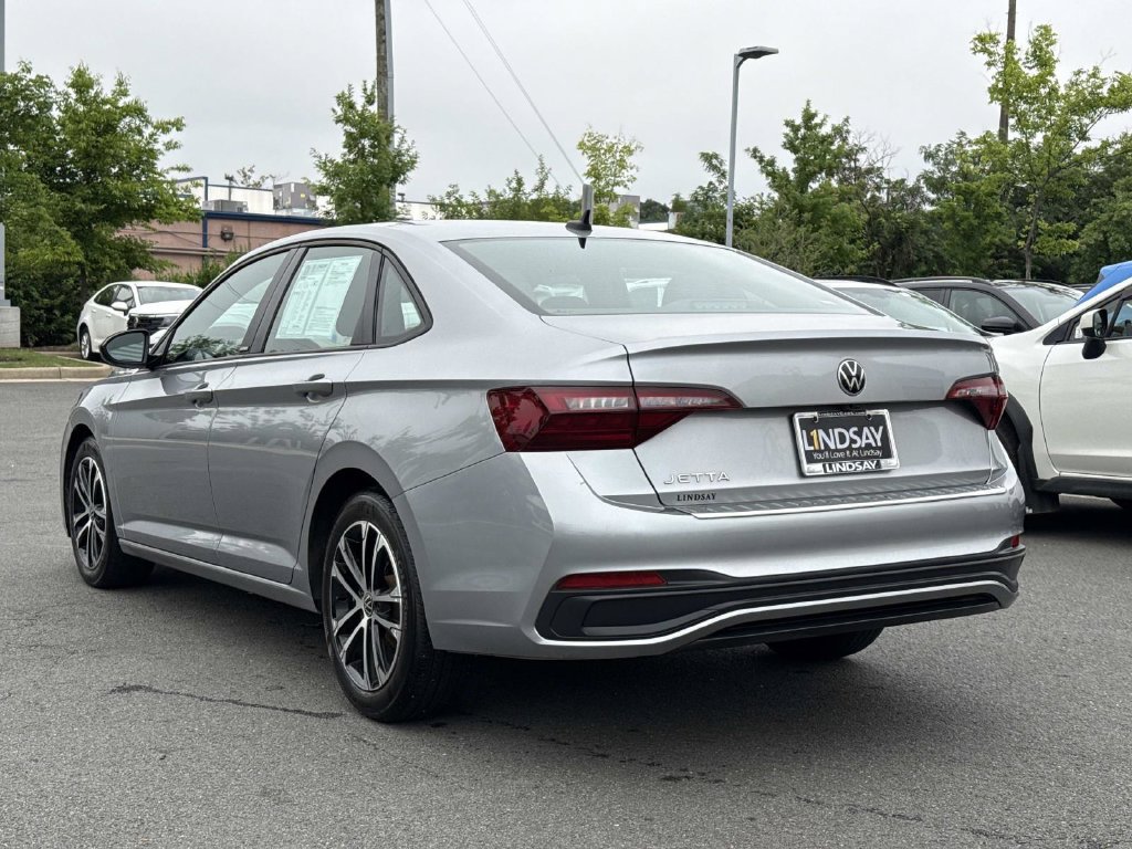 Used 2024 Volkswagen Jetta Sport FWD image 5