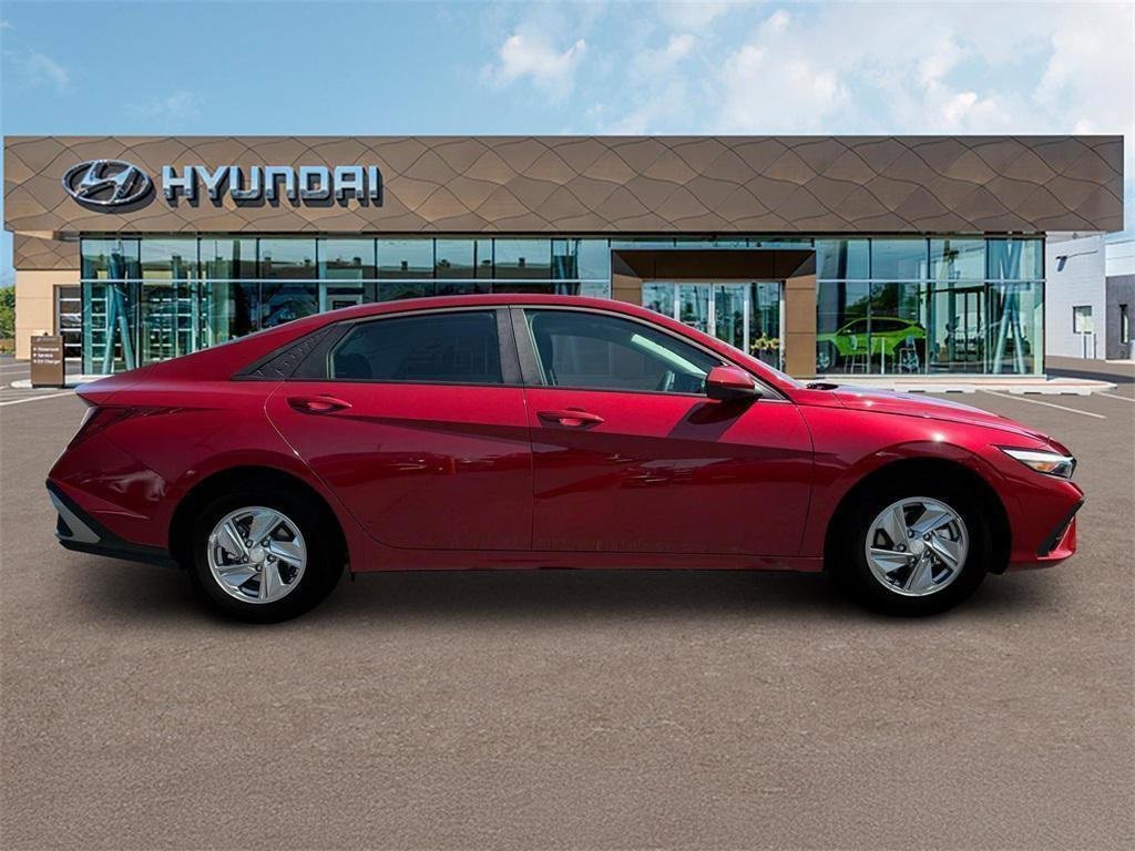 New 2025 Hyundai Elantra SE image 9