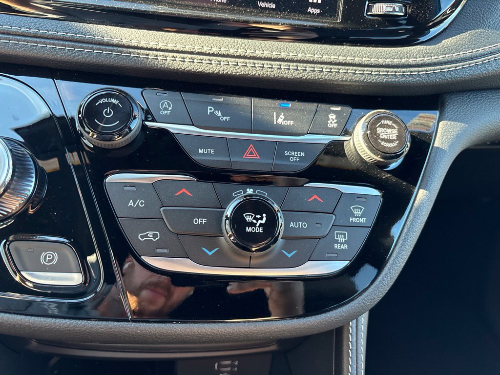 New 2027 Chrysler Pacifica Limited FWD image 43