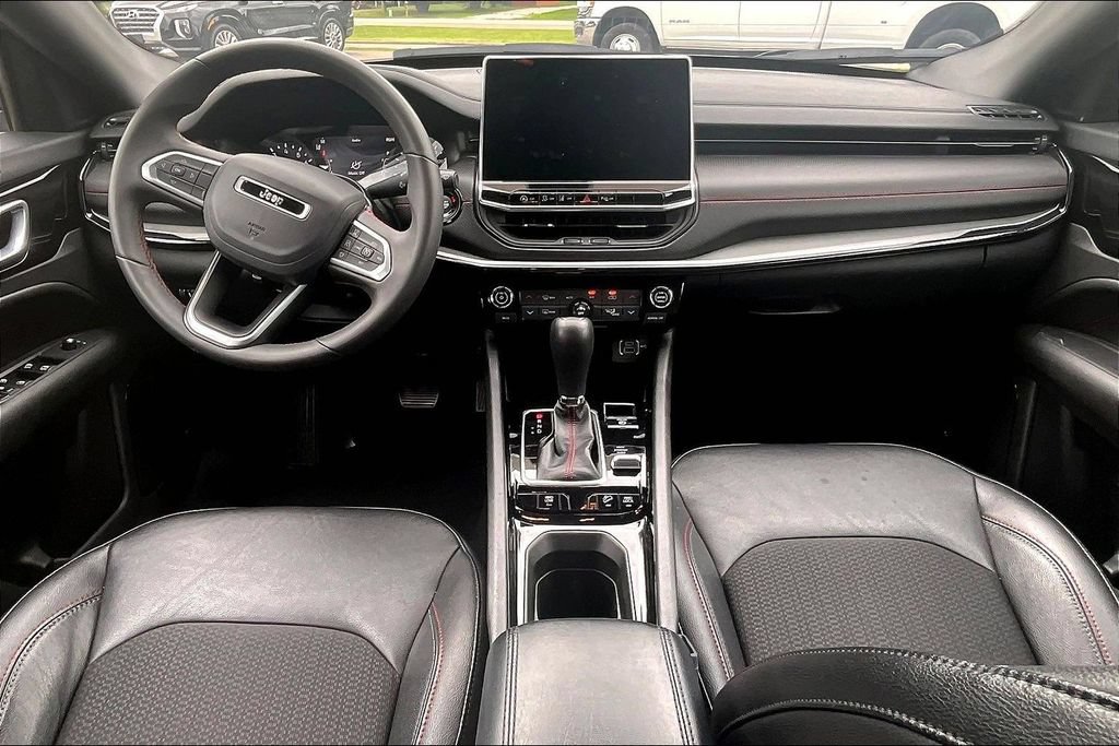 Used 2025 Jeep Compass Trailhawk AWD/4WD image 15