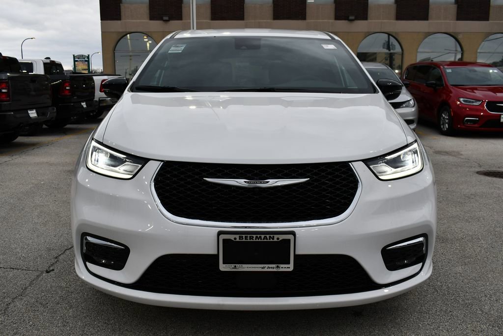 New 2026 Chrysler Pacifica Select image 2