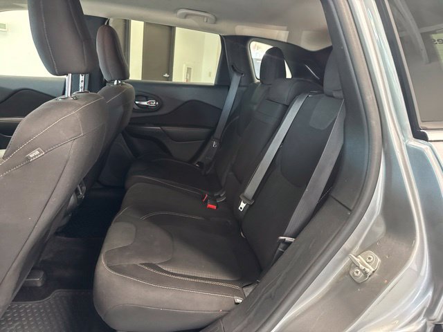 Used 2016 Jeep Cherokee Latitude w/ Cold Weather Group AWD/4WD image 20
