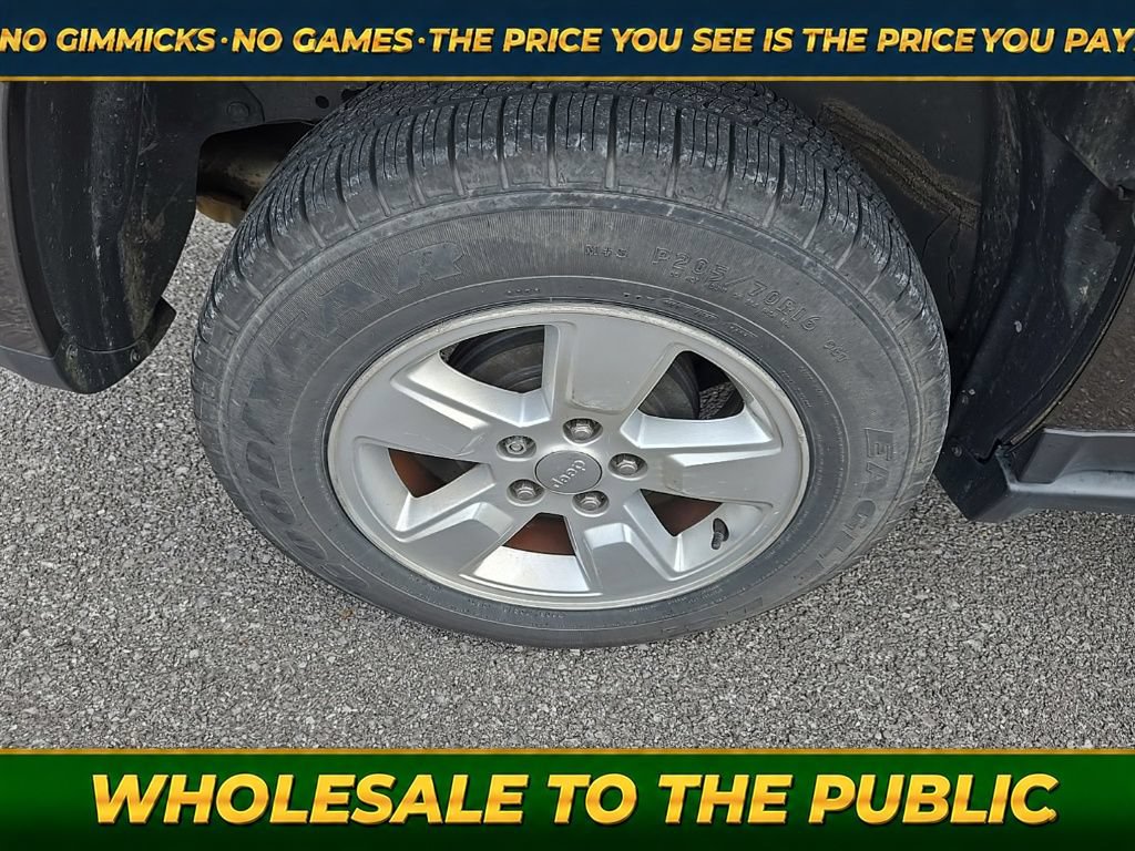 Used 2015 Jeep Compass Latitude FWD image 10