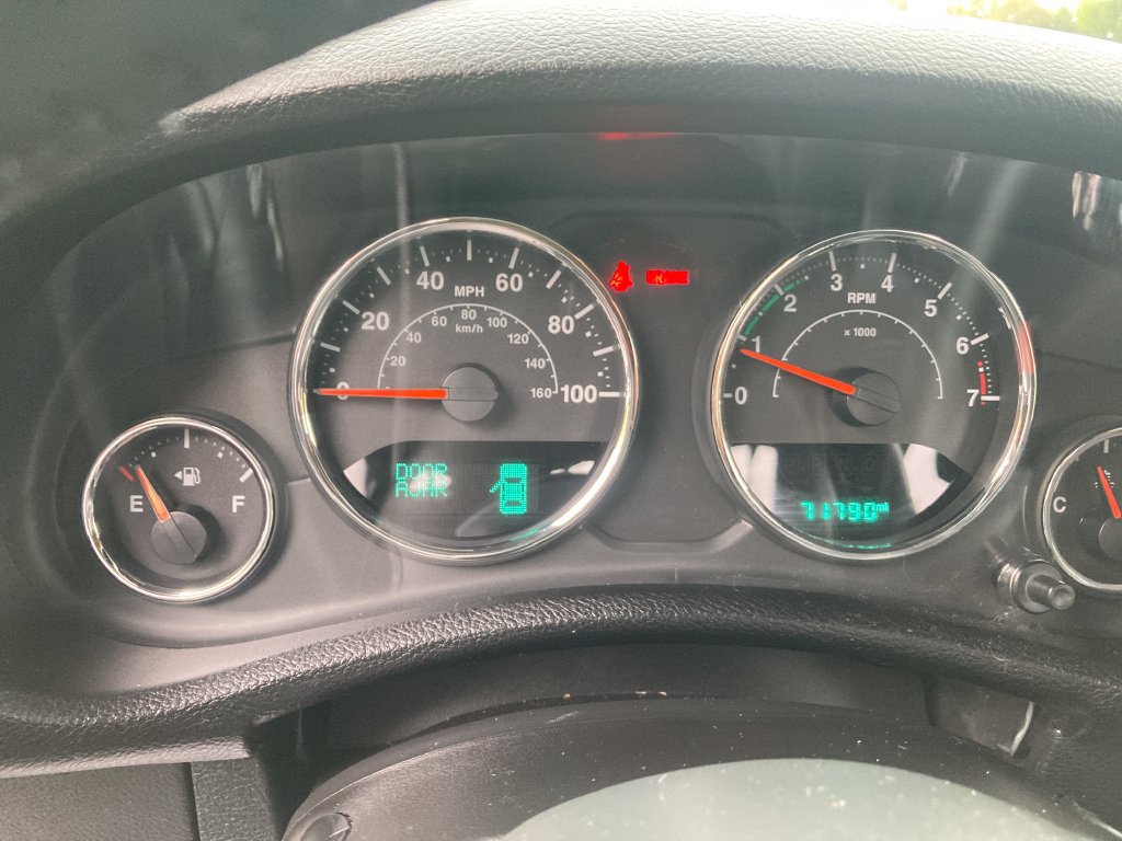 Used 2015 Jeep Wrangler Unlimited Sport w/ Connectivity Group AWD/4WD image 19