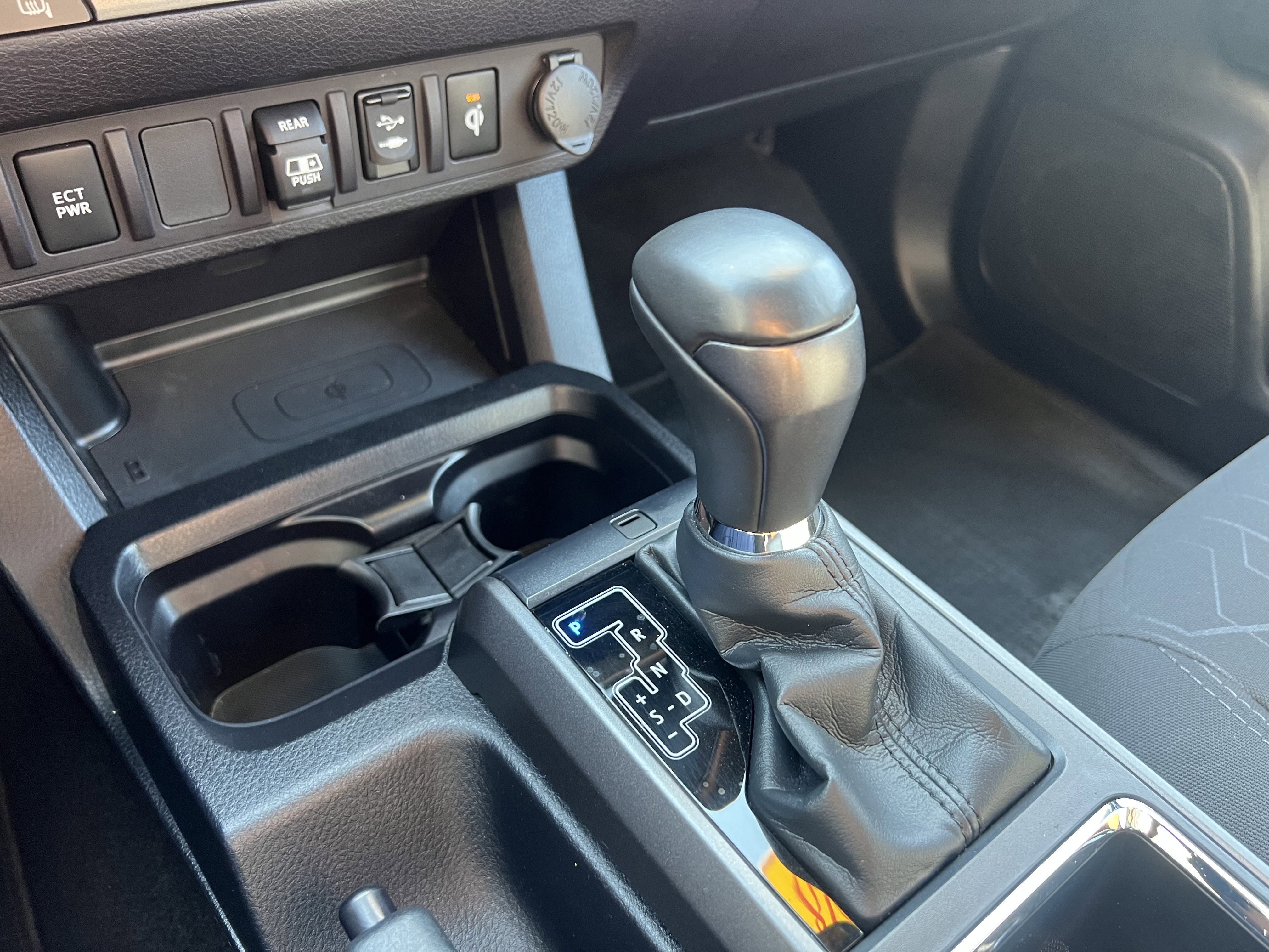 Used 2018 Toyota Tacoma TRD Sport image 15