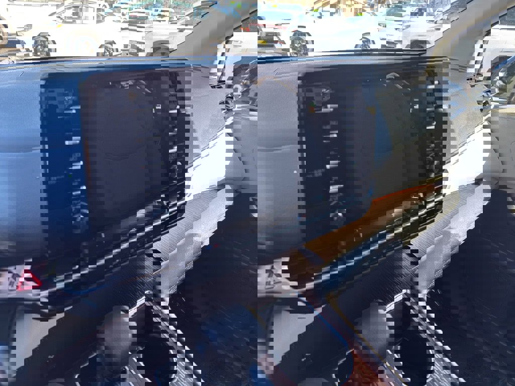 Used 2024 Toyota Sienna LE image 11