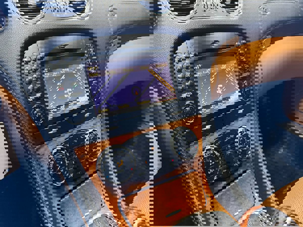 Used 2011 Mercedes-Benz SL 550 image 23