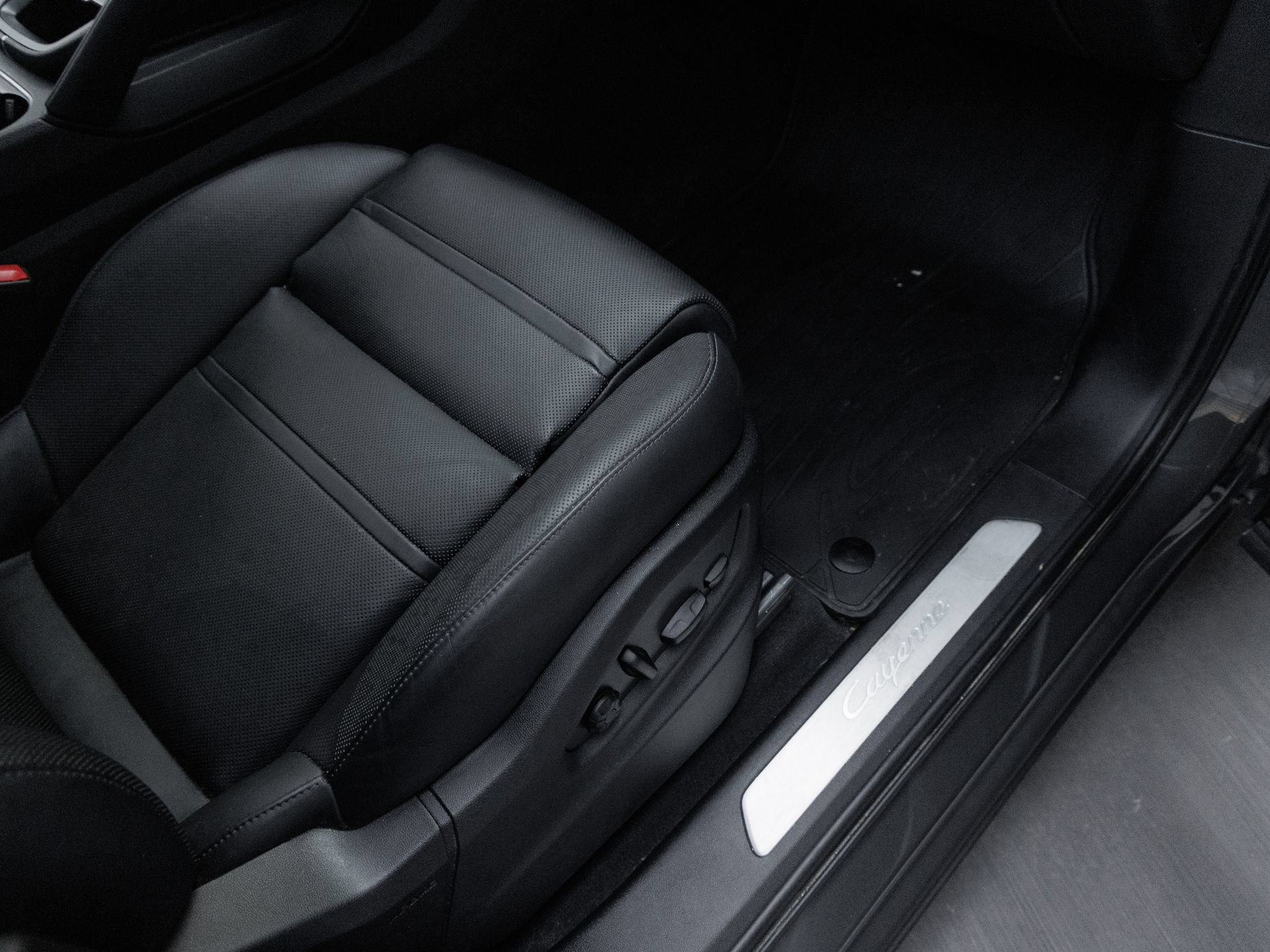 Certified 2022 Porsche Cayenne Coupe AWD/4WD image 35