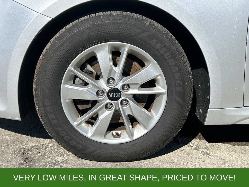 Used 2017 Kia Optima LX FWD image 9