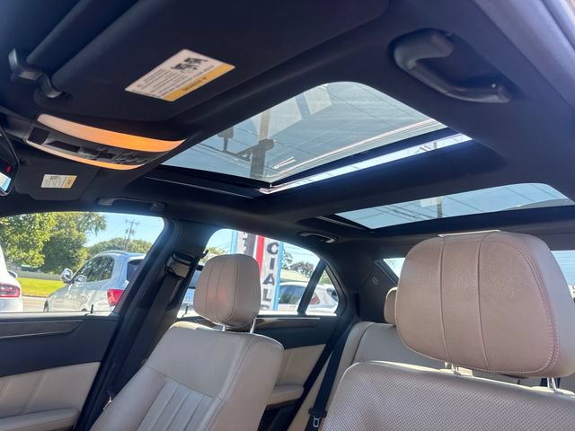 Used 2010 Mercedes-Benz E 550 4MATIC Sedan image 21