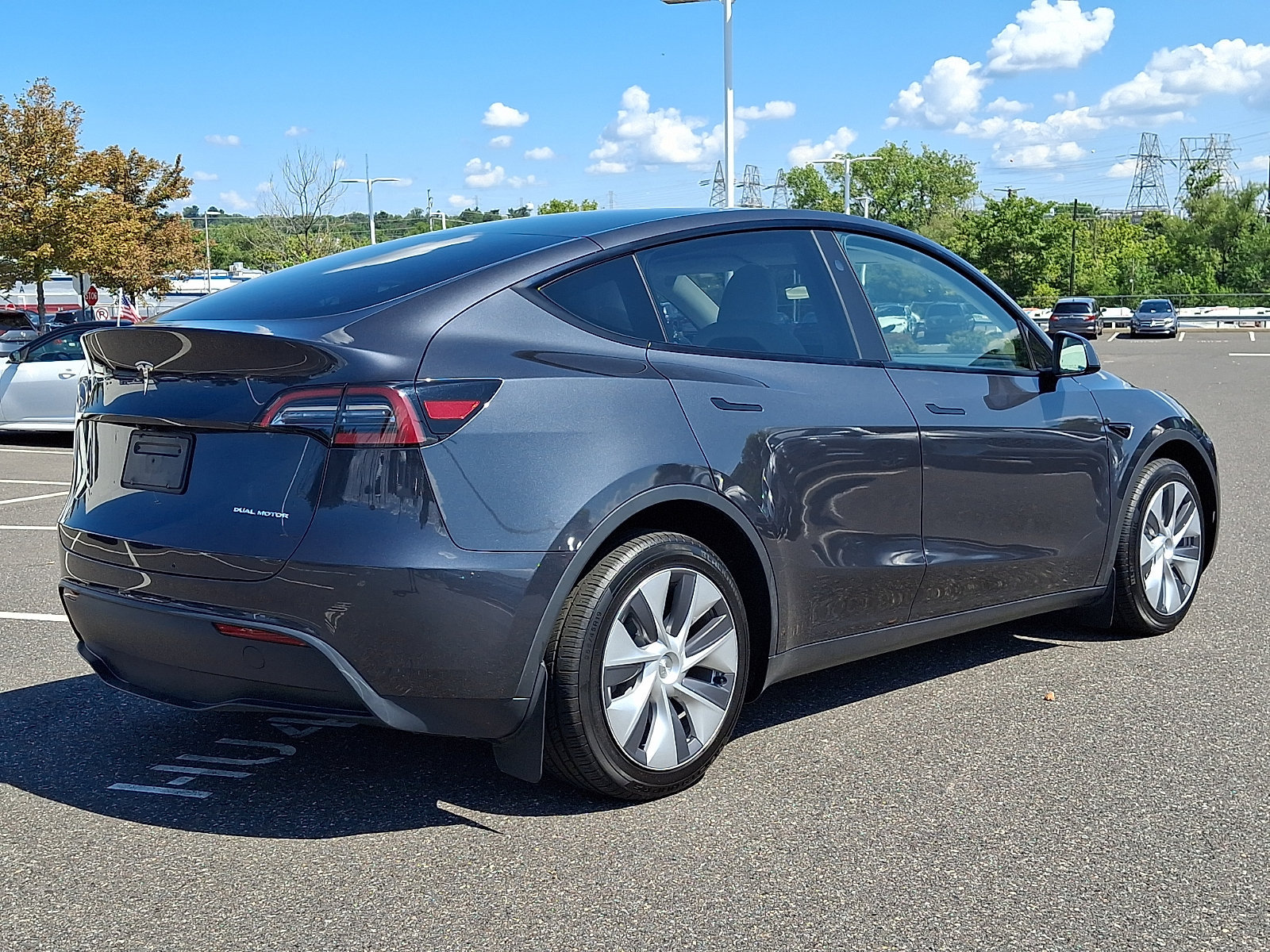 Used 2024 Tesla Model Y Long Range AWD/4WD image 6
