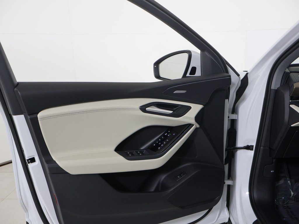 Used 2025 Audi Q6 e-tron Premium Plus image 23