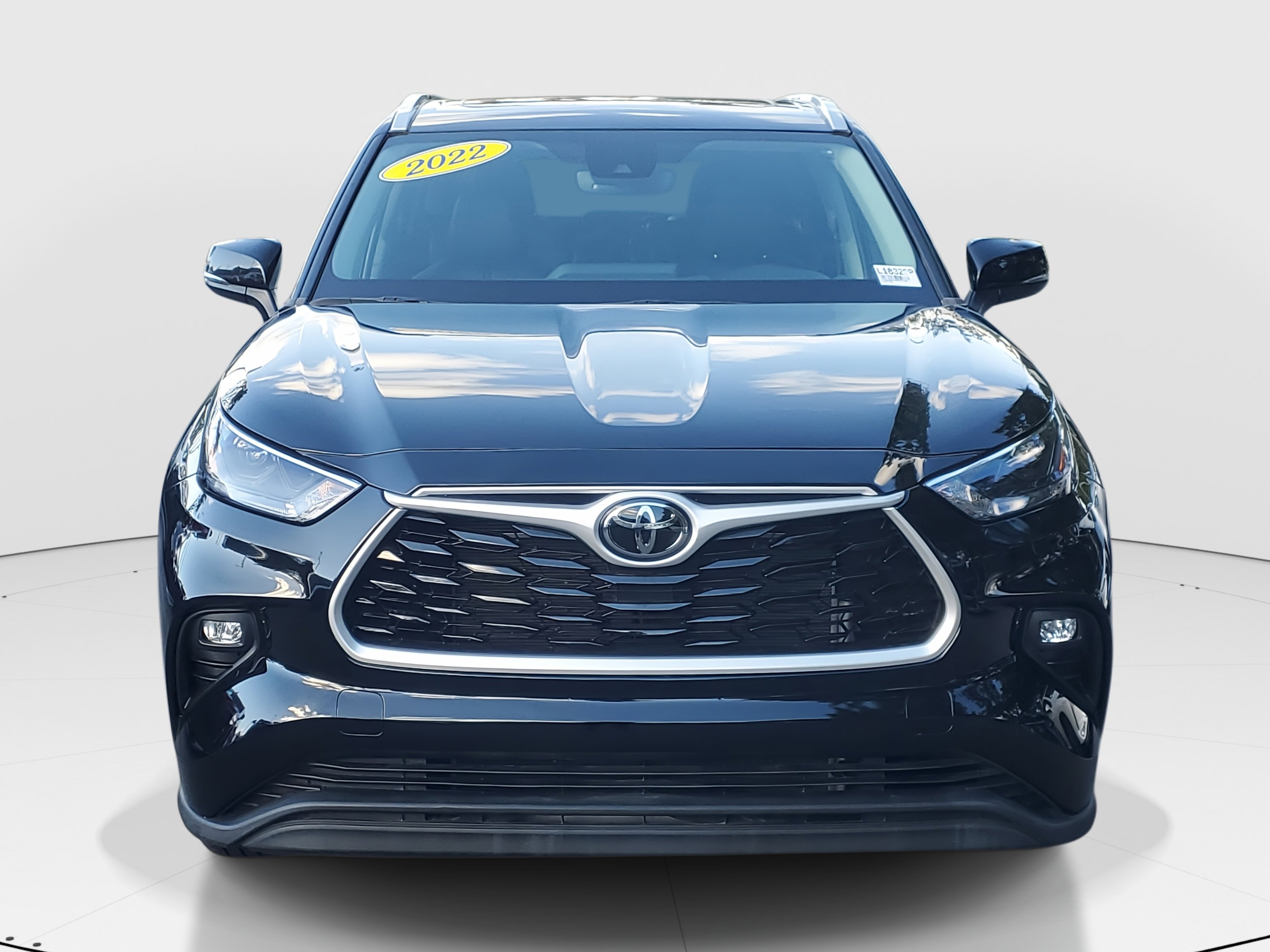 Used 2022 Toyota Highlander XLE image 2