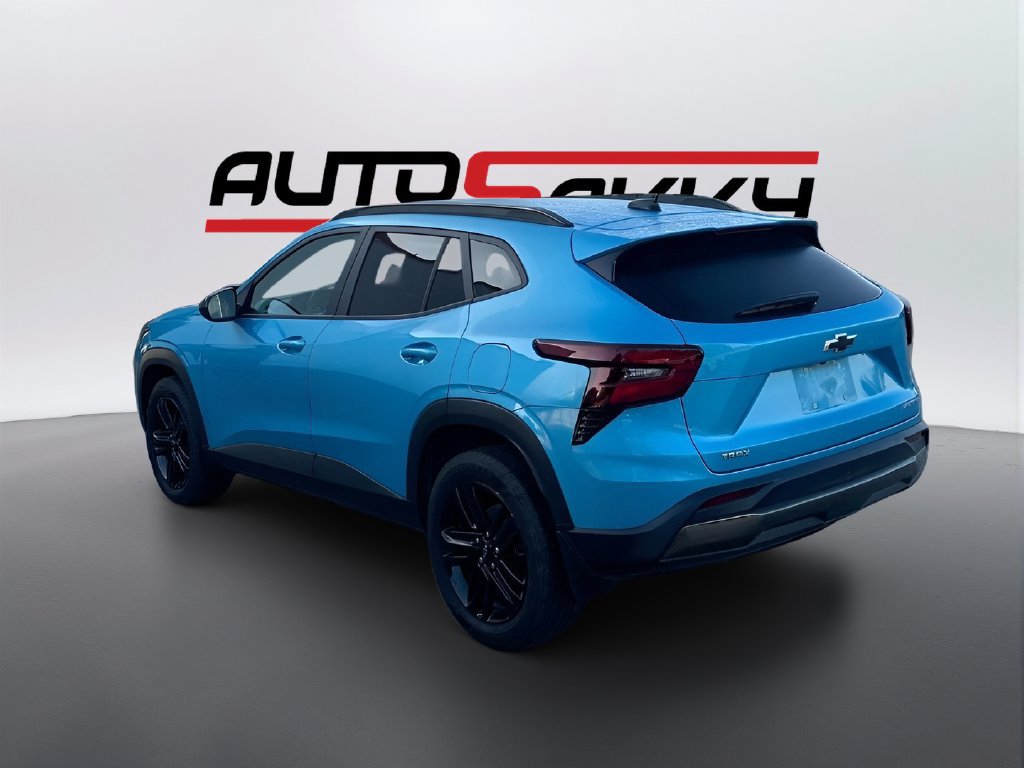 Used 2025 Chevrolet Trax ACTIV w/ Sunroof Package FWD image 5