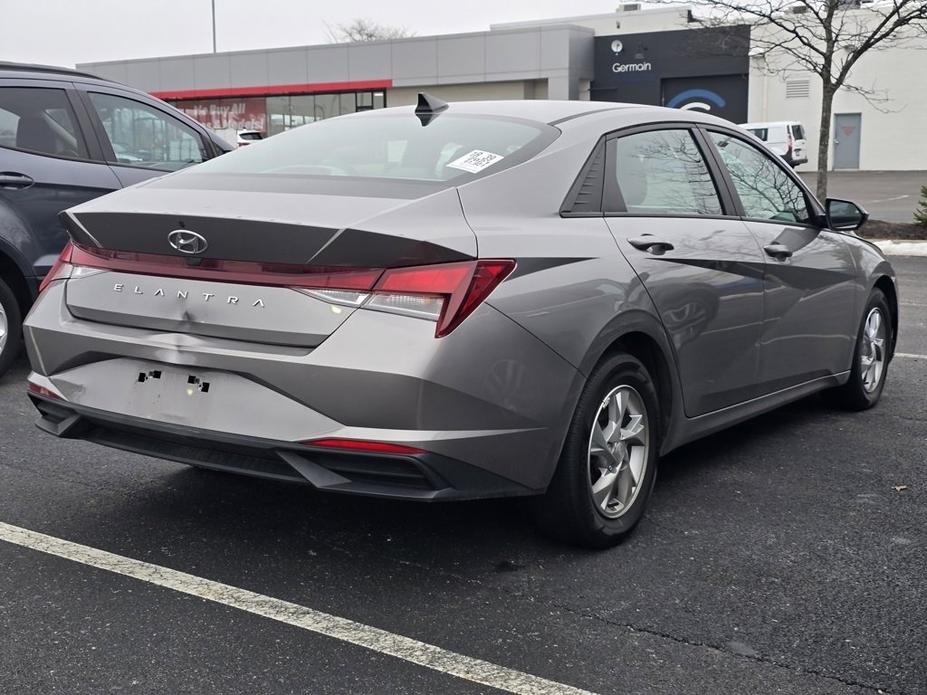 Used 2021 Hyundai Elantra SE image 7