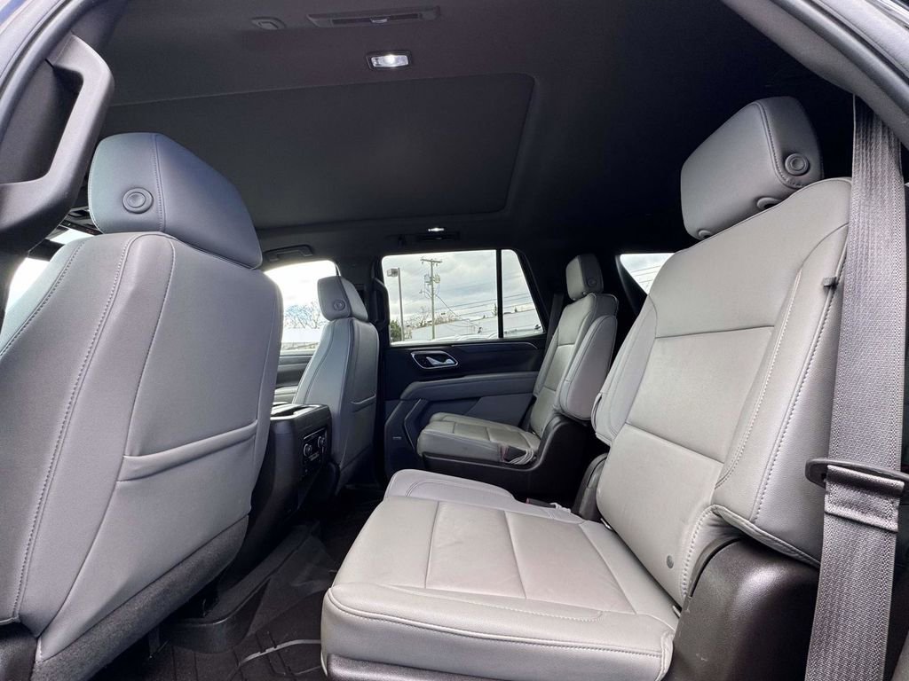 Used 2022 Chevrolet Tahoe Z71 w/ Luxury Package AWD/4WD image 13