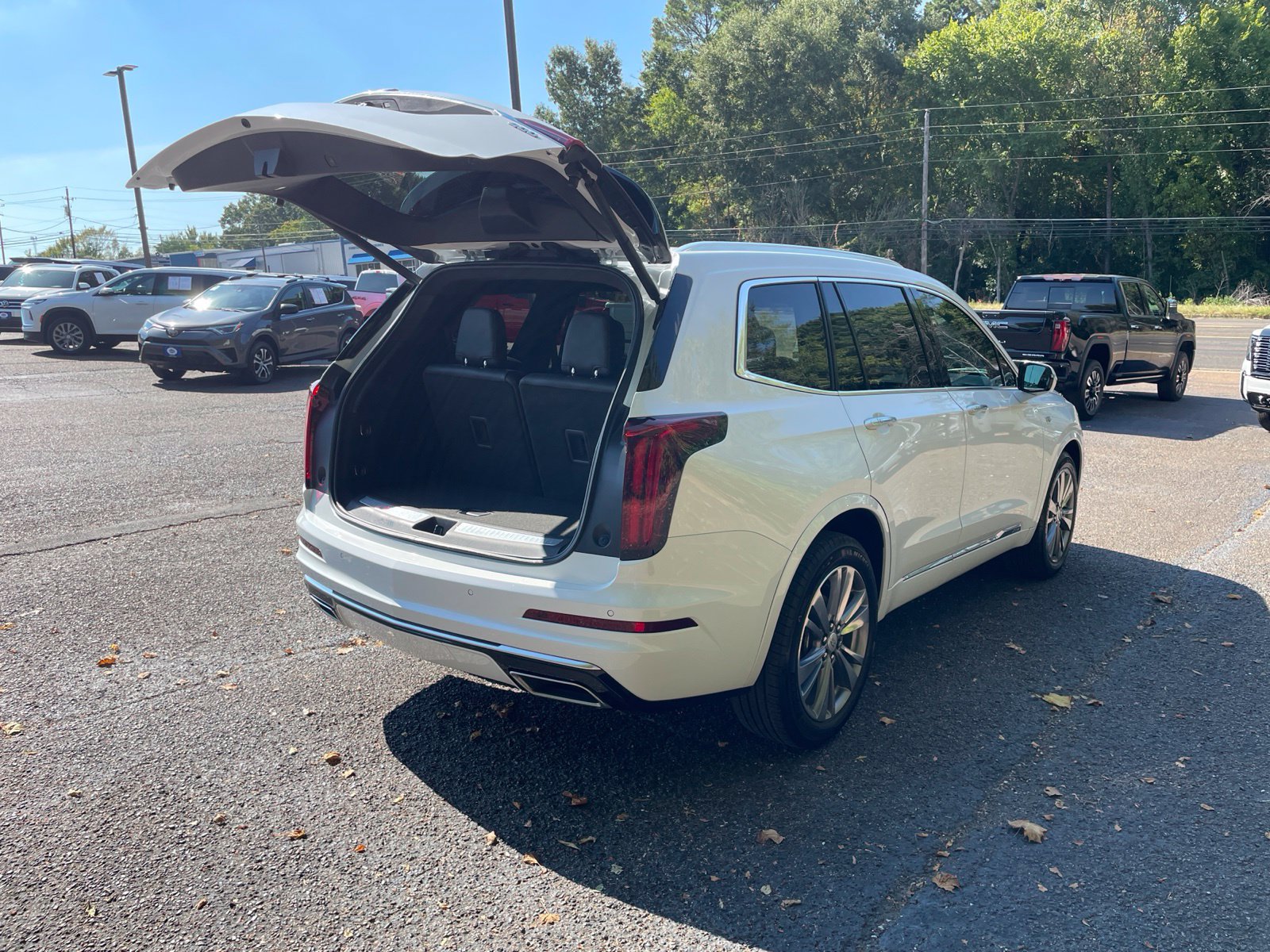 Used 2024 Cadillac XT6 Premium Luxury FWD image 38
