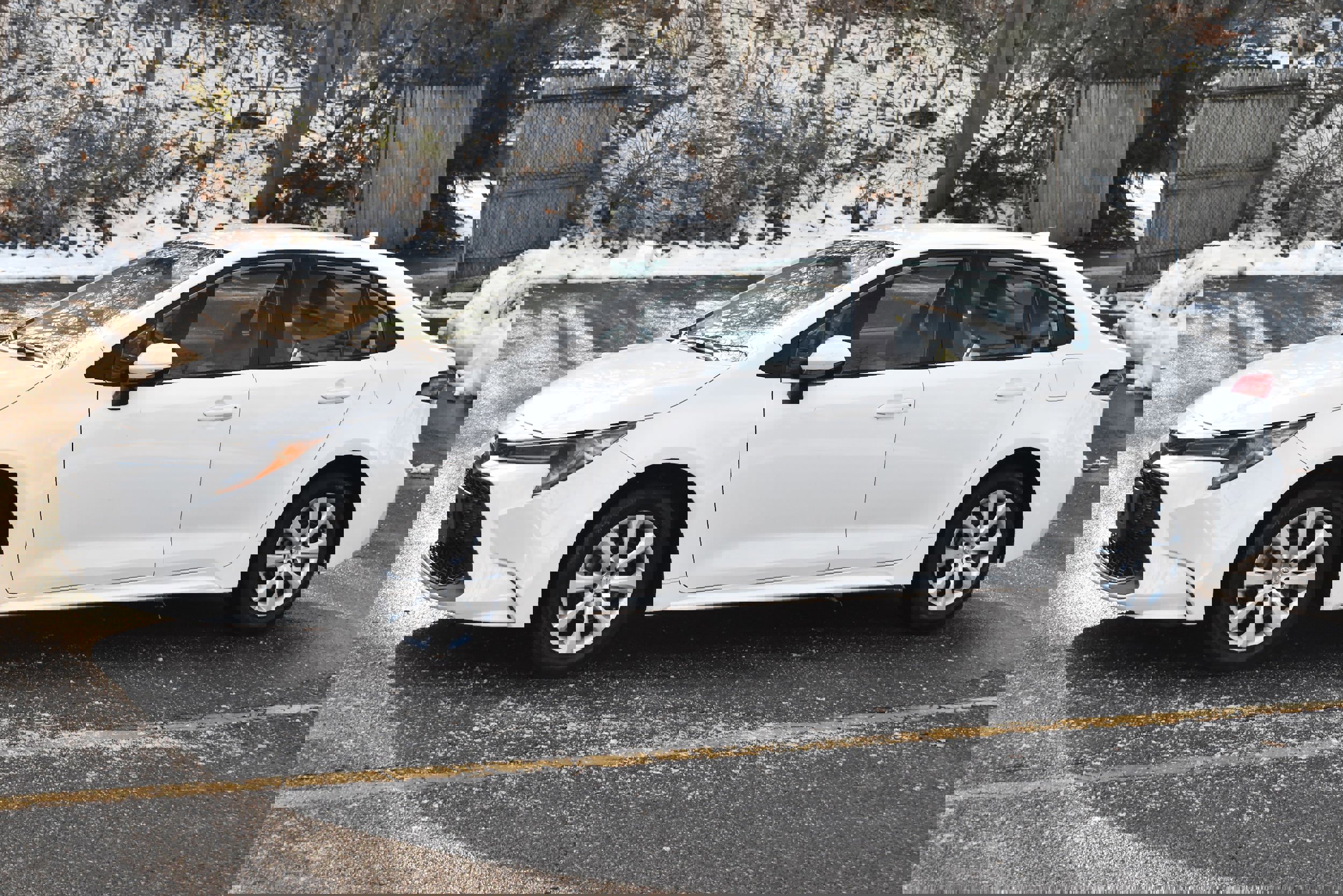 Used 2022 Toyota Corolla LE image 2