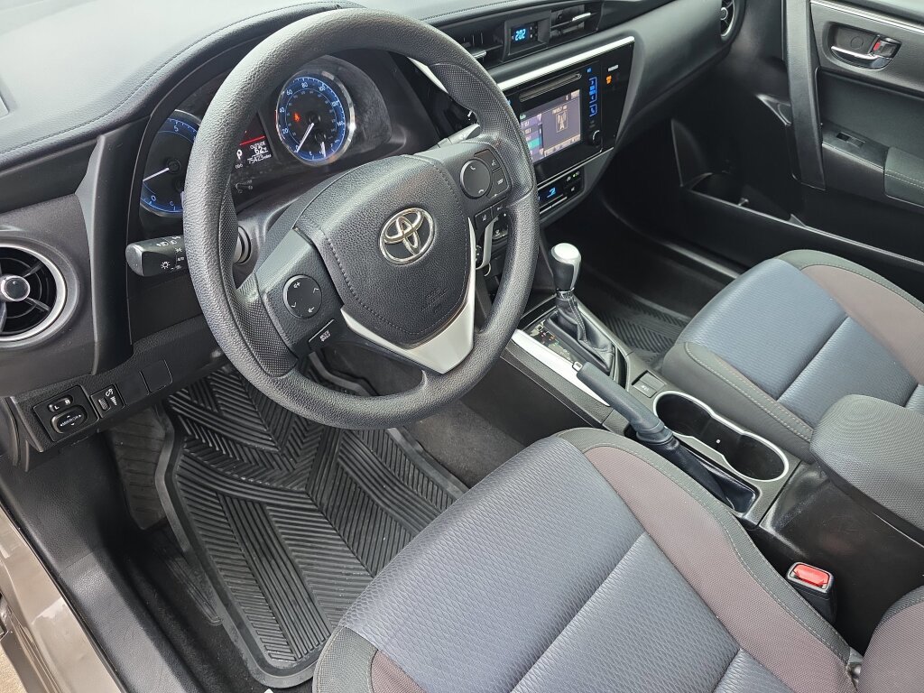 Used 2017 Toyota Corolla LE image 5