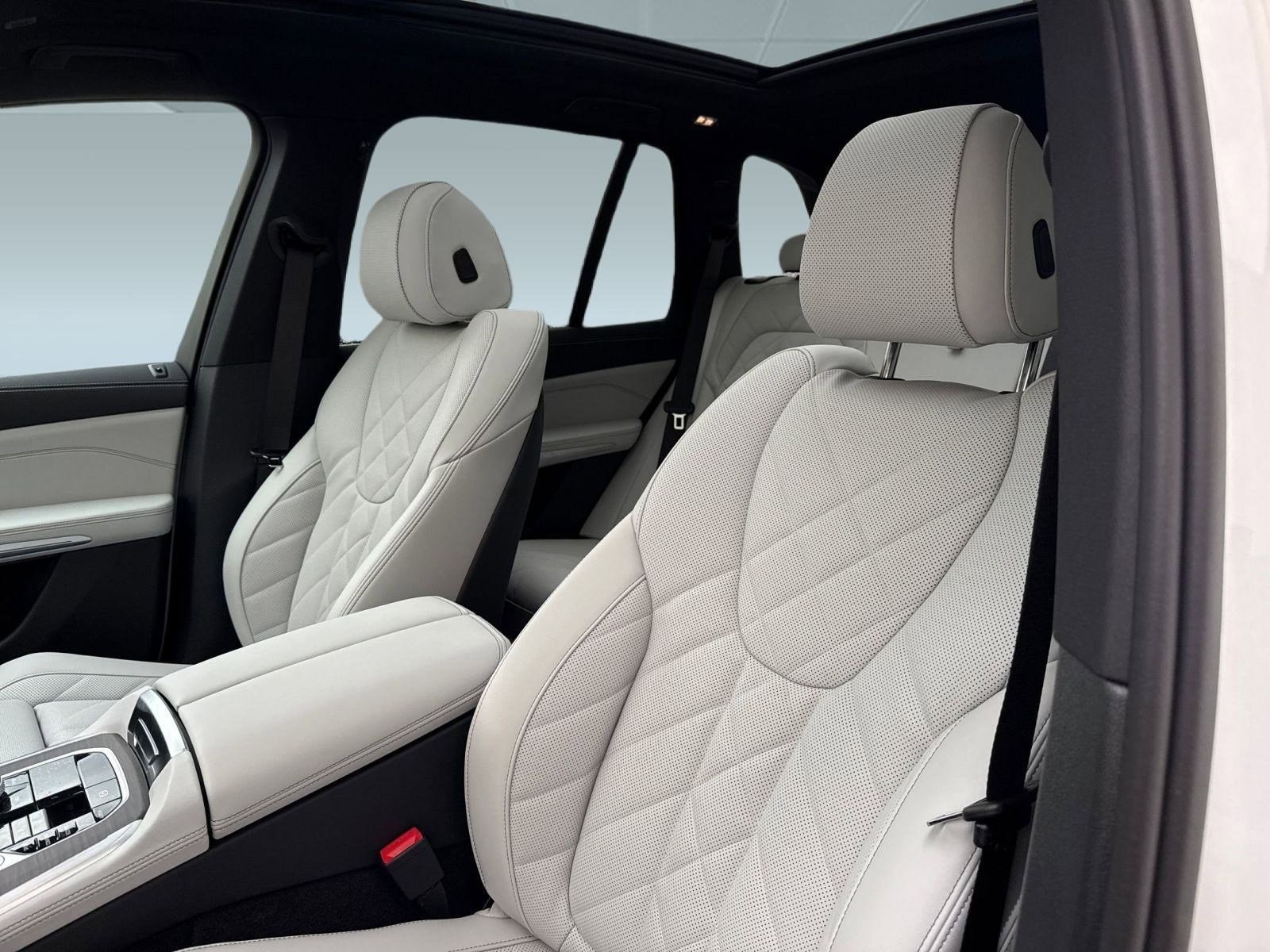 Used 2026 BMW X5 sDrive40i image 24