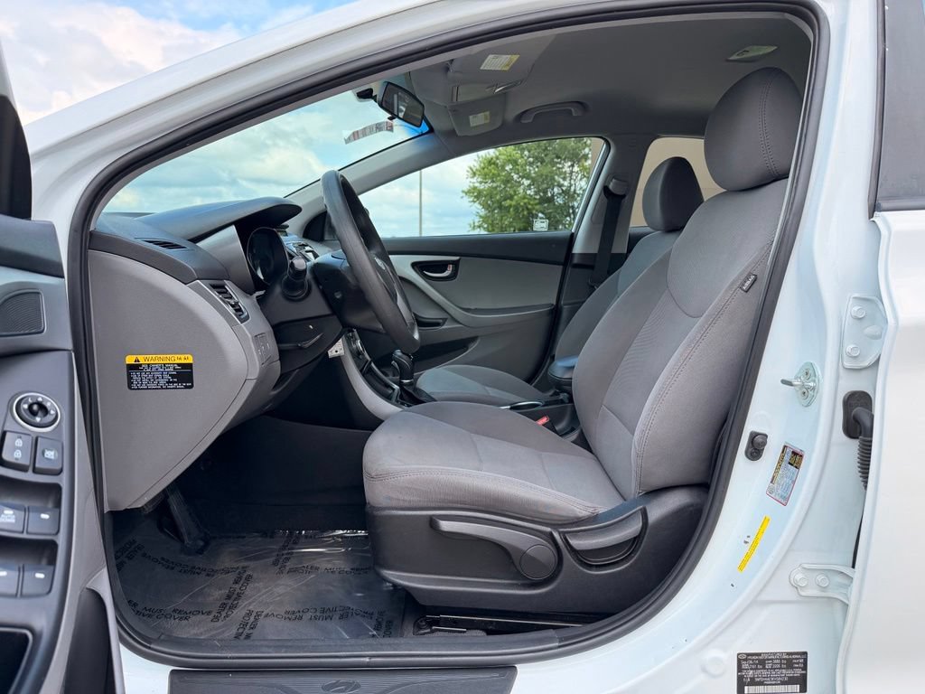 Used 2015 Hyundai Elantra SE FWD image 2