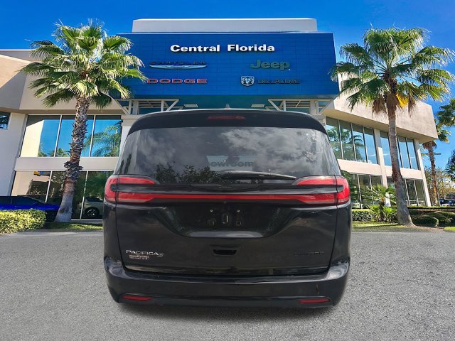Used 2025 Chrysler Pacifica Limited FWD image 6