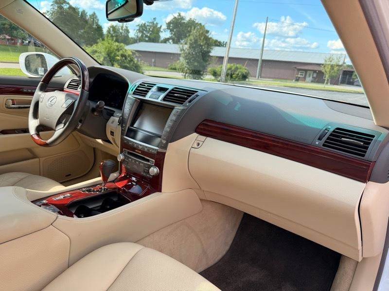 Used 2010 Lexus LS 460 RWD image 12
