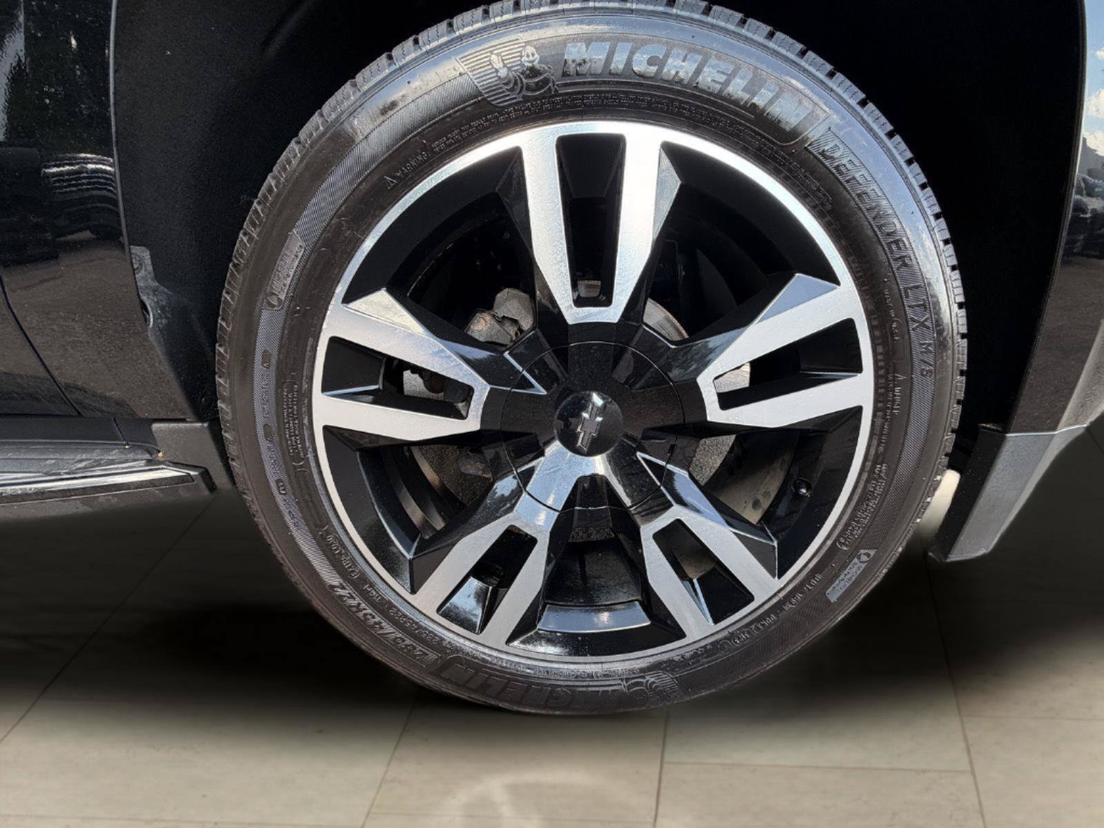 Used 2019 Chevrolet Suburban Premier AWD/4WD image 15