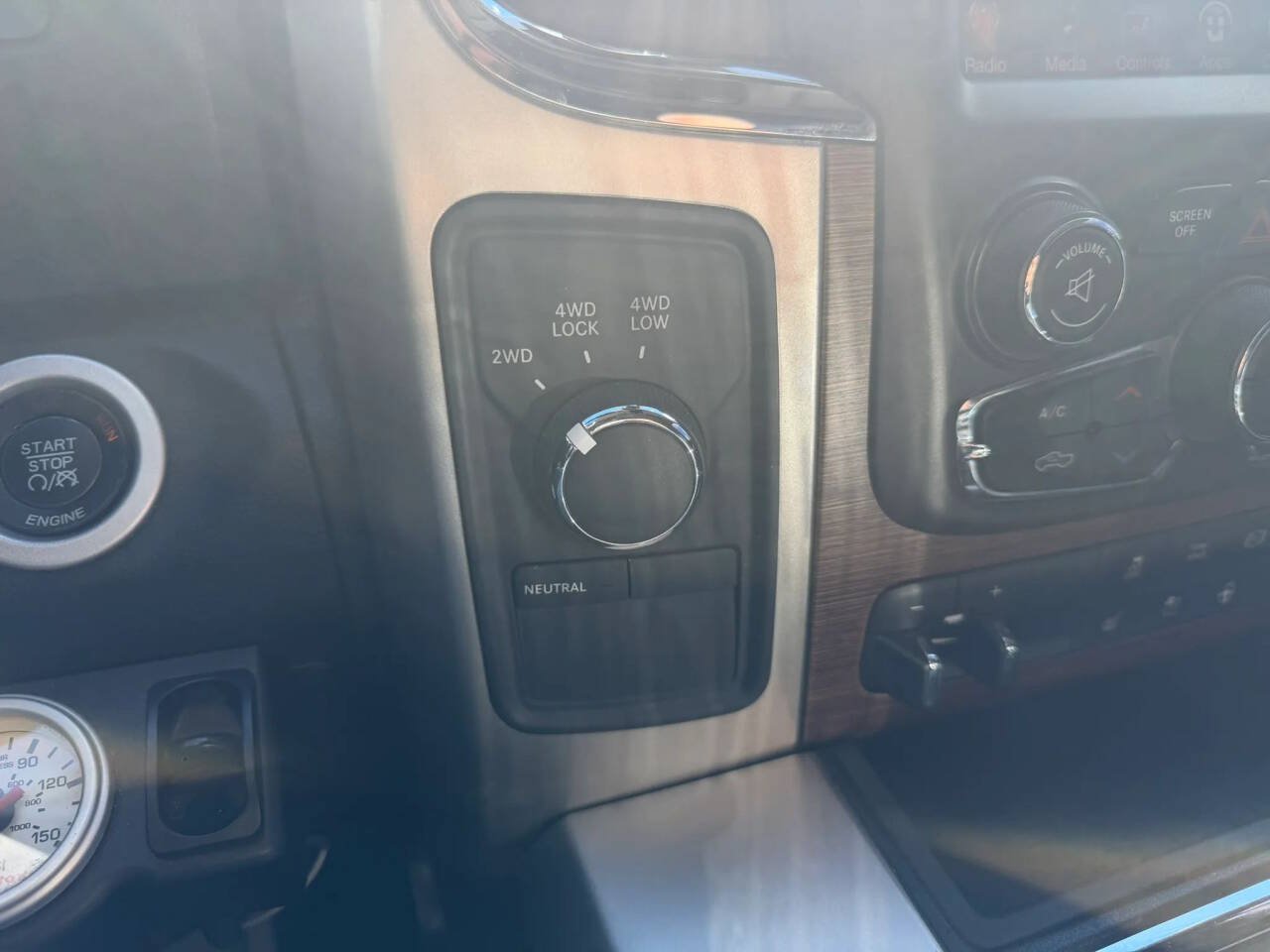Used 2016 RAM 2500 Laramie AWD/4WD image 34