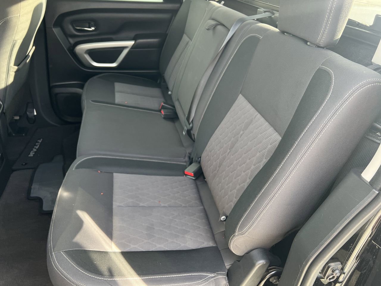 Used 2021 Nissan Titan SV w/ SV Convenience Package image 25