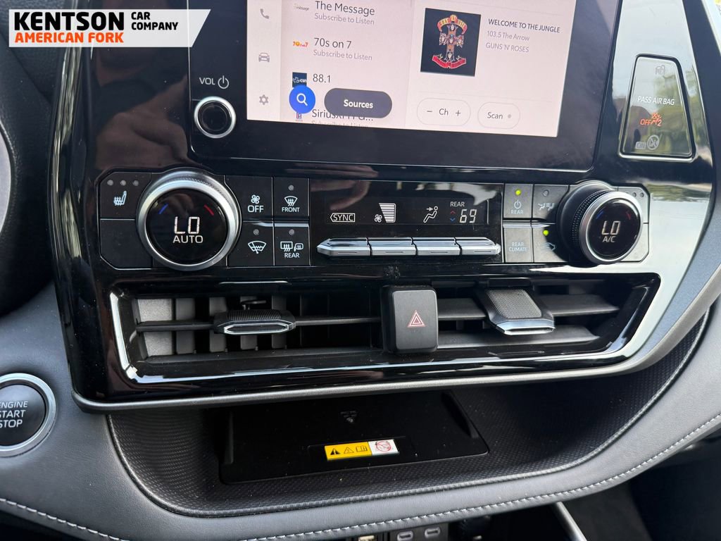 Used 2025 Toyota Highlander XLE image 30