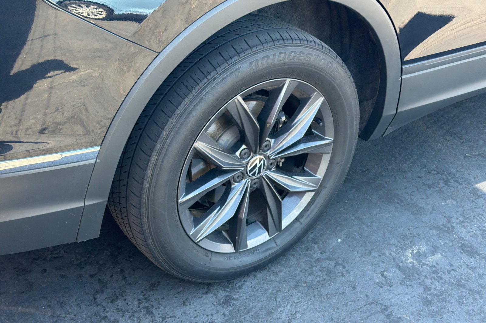 Used 2022 Volkswagen Tiguan SE FWD image 4