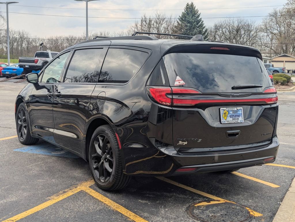 Used 2025 Chrysler Pacifica Limited FWD image 5