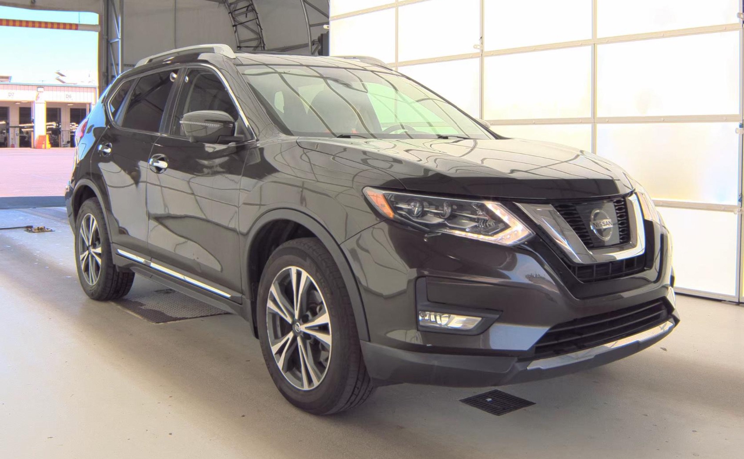 Used 2017 Nissan Rogue SL w/ SL Premium Package AWD/4WD image 3