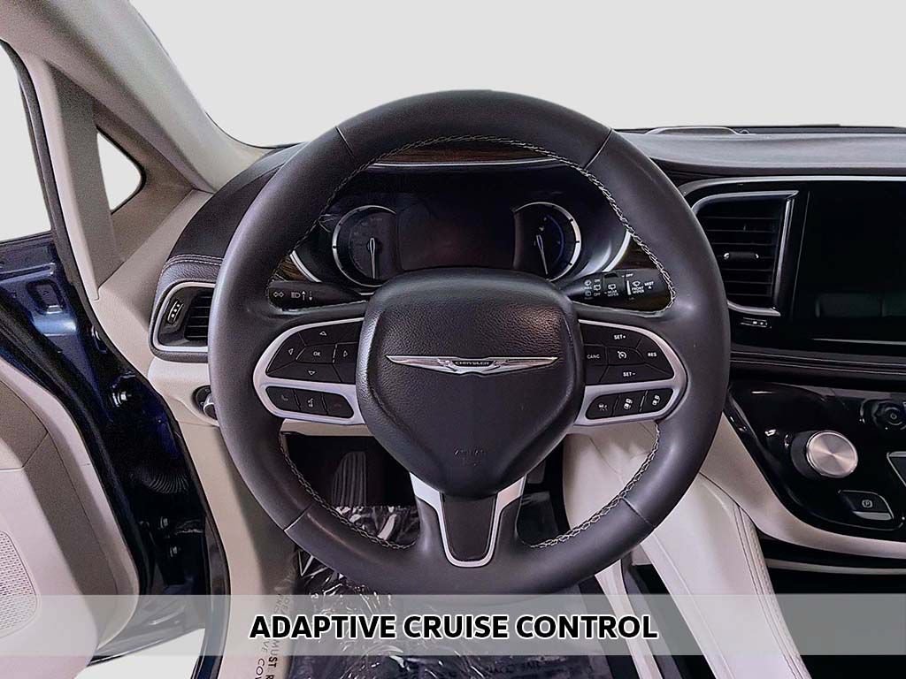 Used 2023 Chrysler Pacifica Limited w/ Uconnect Theater Family Group FWD image 8