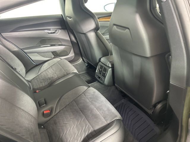 Used 2022 Audi e-tron GT Premium Plus image 17