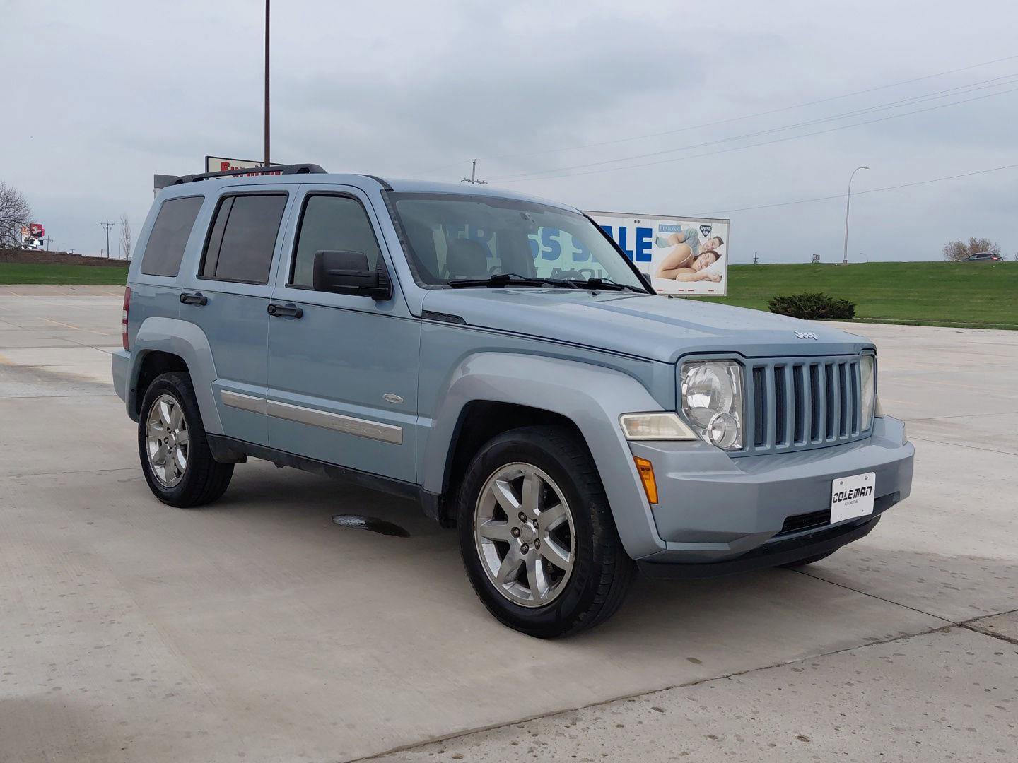 Used 2012 Jeep Liberty Sport AWD/4WD image 7
