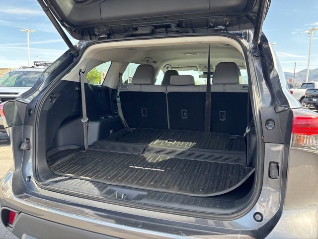 Used 2020 Toyota Highlander LE AWD/4WD image 25