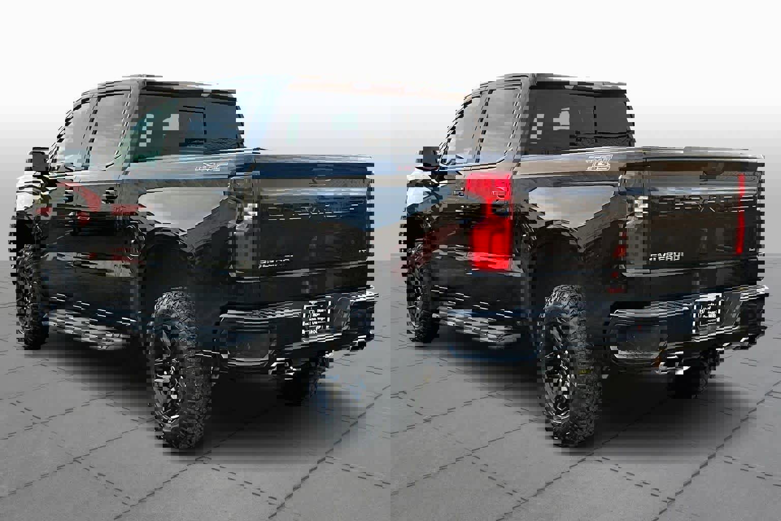 Used 2021 Chevrolet Silverado 1500 LT Trail Boss w/ Convenience Package II image 11