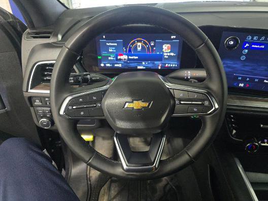 Used 2025 Chevrolet Suburban LS image 9